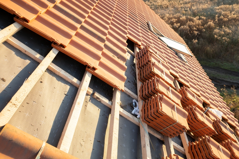 Stacks,Of,Yellow,Ceramic,Roofing,Tiles,For,Covering,Residential,Building